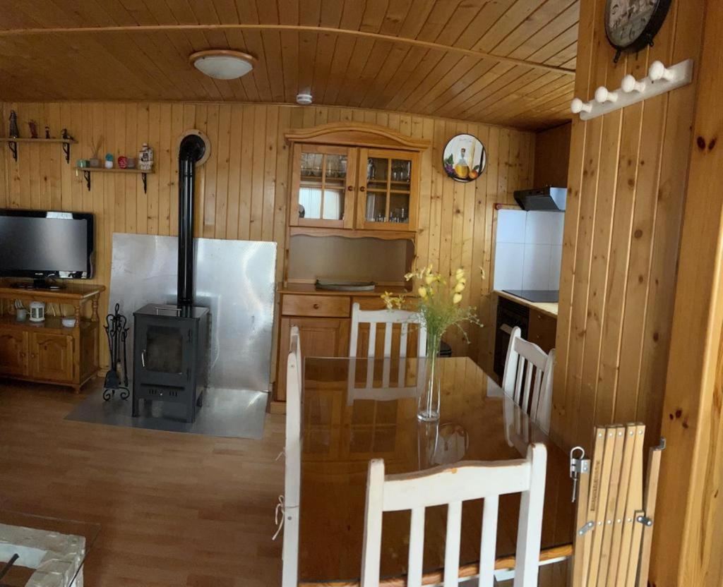 Cabana De Madera Especial Y Acogedora Карденете Экстерьер фото